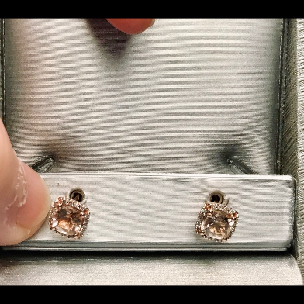 REAL🥰 ROSE GOLD DIAMOND STUDS - Picture 4 of 7